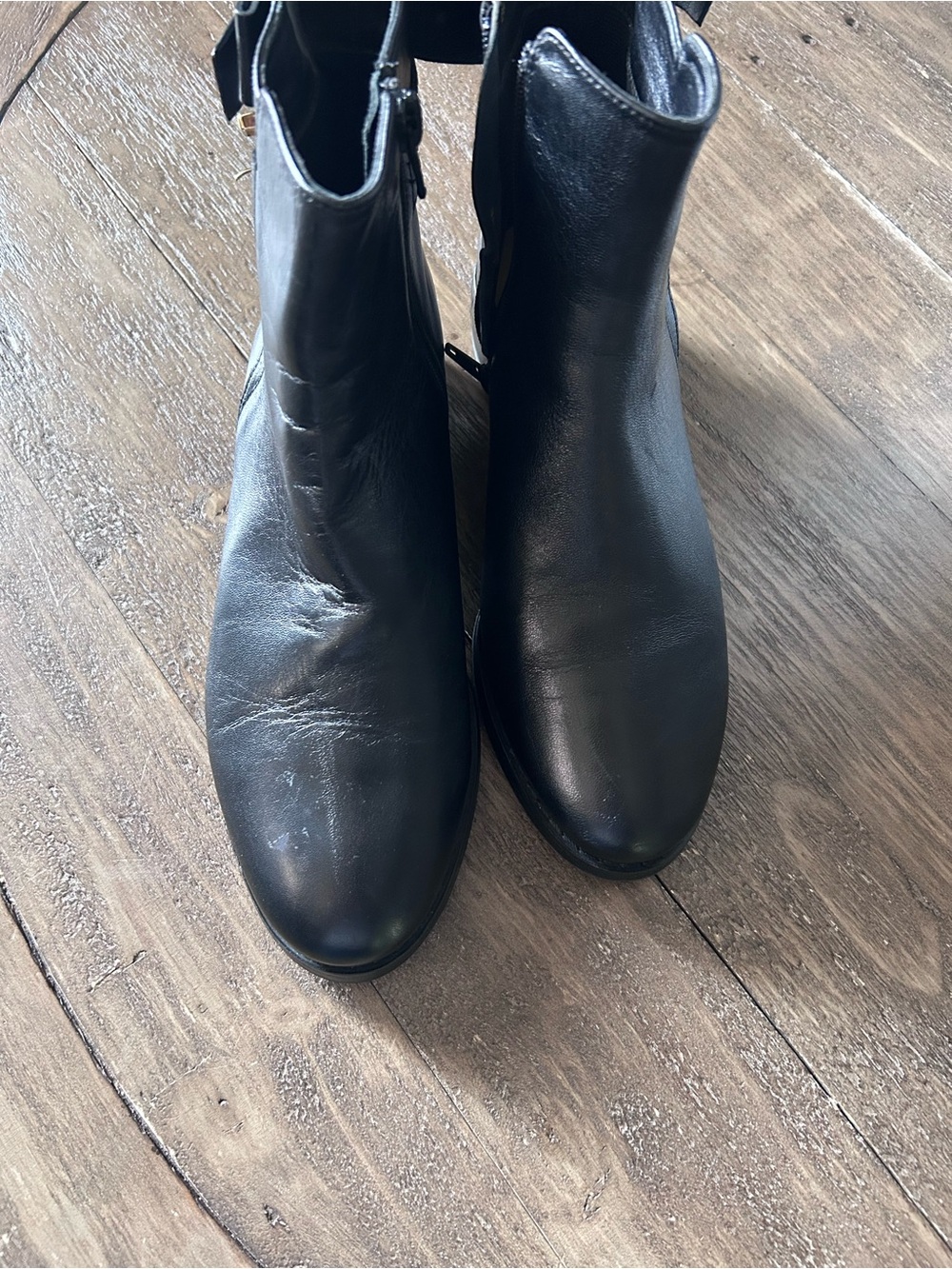 Neiman Marcus Classic Black Leather Ankle Boots - Sleek Women's Zip Booties